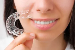 最新消息 3 close up woman holding a transparent removable bra 2021 10 07 16 43 40 utc 1 1